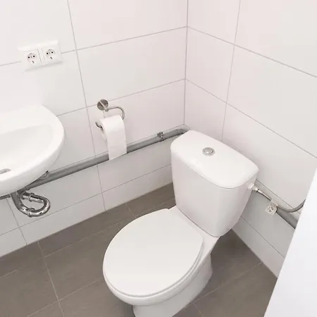 5 Bett Monteurwohnung In Hauptstrasse Appartement *